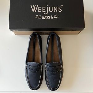 Bass WeeJuns- Diane.  Navy peopled leather. 8.5 NWT